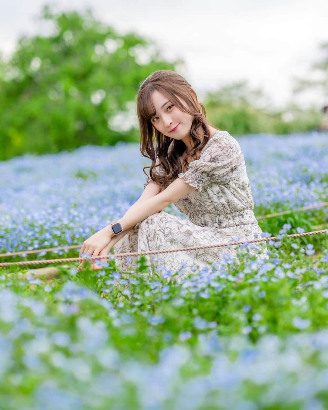 佐藤ゆうきのインスタグラム：「この間人生初のネモフィラでした♡  ネモフィラって背丈がないんですね‼︎ びっくり😳  あたり一面水色でとっても綺麗でした🌸  Photo【 @yuuyuuandyuu 】」