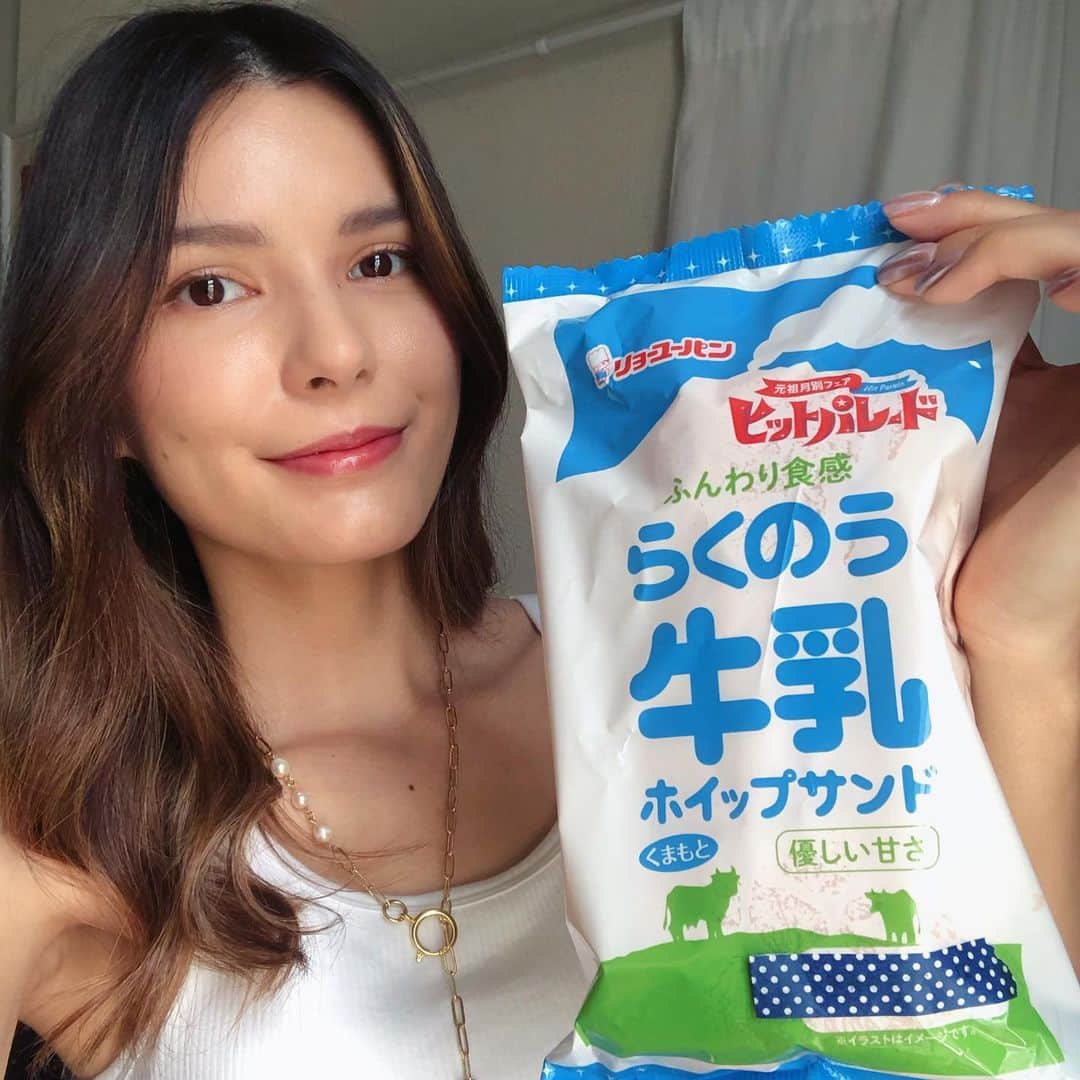 ケリーアンのインスタグラム：「🍞🌼🍞🌼🍞🌼🍞🌼🍞  「リョーユーパン、大好きです。」  #リョーユーパン #朝ごはん #おやつ に🤤💖🥛  新CMも見てねっ！✨」