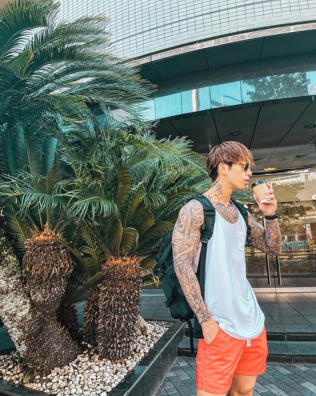 諸岡 昌紀さんのインスタグラム写真 - (諸岡 昌紀Instagram)「what’s going on🌊🏝  #破壊と再生の日々に感謝 #脳筋  #目指せ #フィジーク #キタコレ #筋肉 #筋トレ #運動 #トレーニング #ワークアウト #筋肉男子 #マッチョ #腹筋 #逆三角形  #美ボディ #モデル #model #ジム #パーソナルジム #tattoo  #健康 #美容 #美白 #美意識向上」5月24日 12時19分 - yoshiki.fit