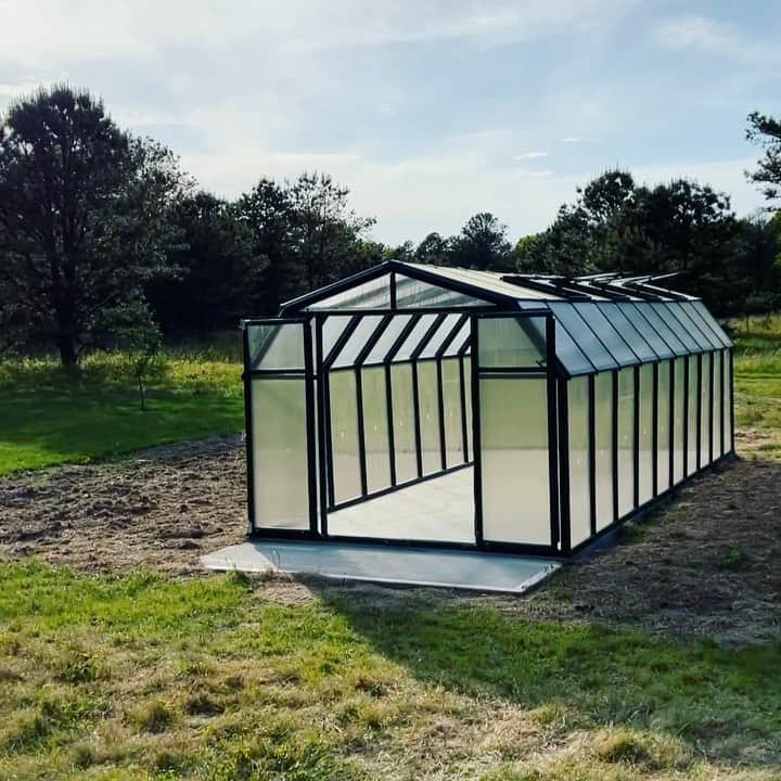 ニール・パトリック・ハリスのインスタグラム：「I built this.   Sure, it took three full days. And came in seven boxes, containing around 20 billion pieces. But with a strong assist from @michaelserrato and his organizing skills, the Funhouse now has a little green brother. Huzzah! Let the horticulture commence..! #68steps #diy #proud #carpaltunnel #worthit #funhouse #project」