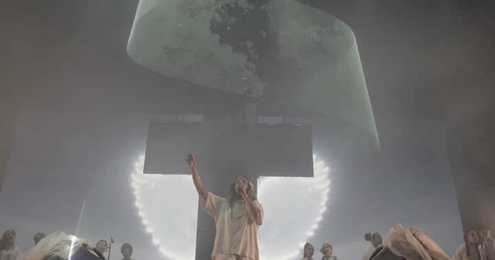M.I.A.のインスタグラム：「THE ONE  OUT THIS WEEK 5/27  PRE-SAVE IN BIO  THANK YOU TO MY BABY CHOIR!   📹 @shan.vincent.de.paul  @gajanbalan」