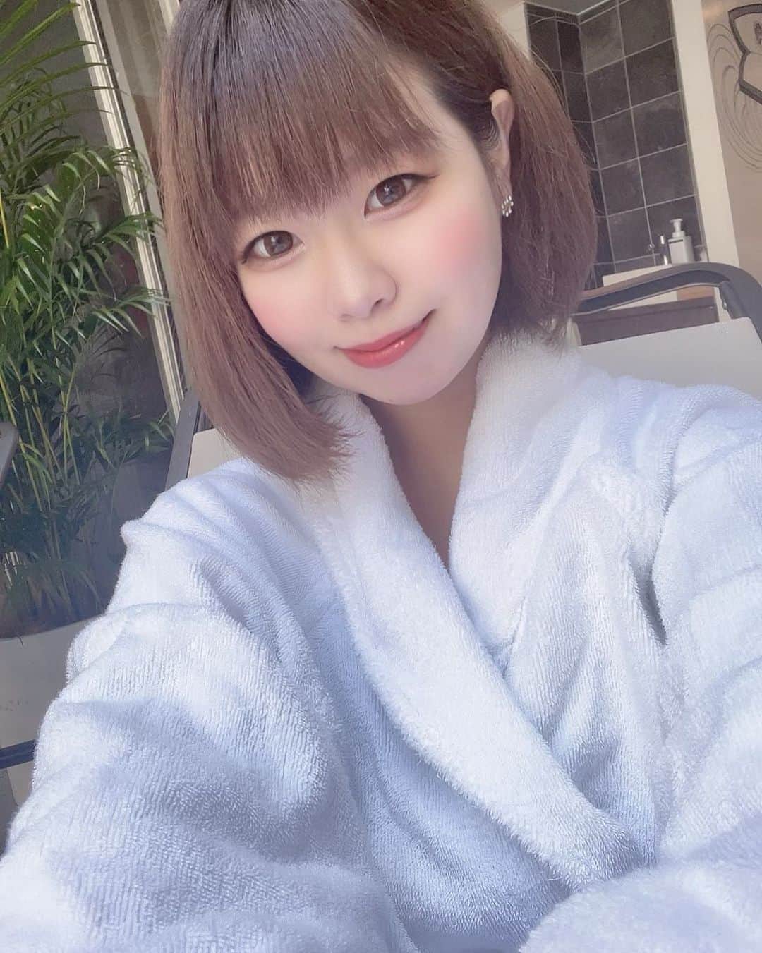 えれなのインスタグラム：「今日はミモザさん バースデーイベントです(*´˘`*)🌟  今日は２部のオープニングと ２部のあれを一緒に させていただきます🎤楽しみです😍❣️  . #バーレスク大阪#バーレスク大阪えれな  #バーレスク#バーレスク東京 #北新地#大阪観光  #ショートカット  #ショートヘア#ショートヘアー女子  #童顔女子#ロリ #アイドル#ショークラブ #ショーパブ#バスローブ #グラビア撮影 #ロリ顔 #大阪#梅田#ショートヘアー  #グラドル自撮り部 #バスローブ女子  #ショートヘア女子  #エンタメ活動を止めない  #burlesque#burlesqueosaka #burlesquetokyo#gravureidol  #gravure#japanesegirl」