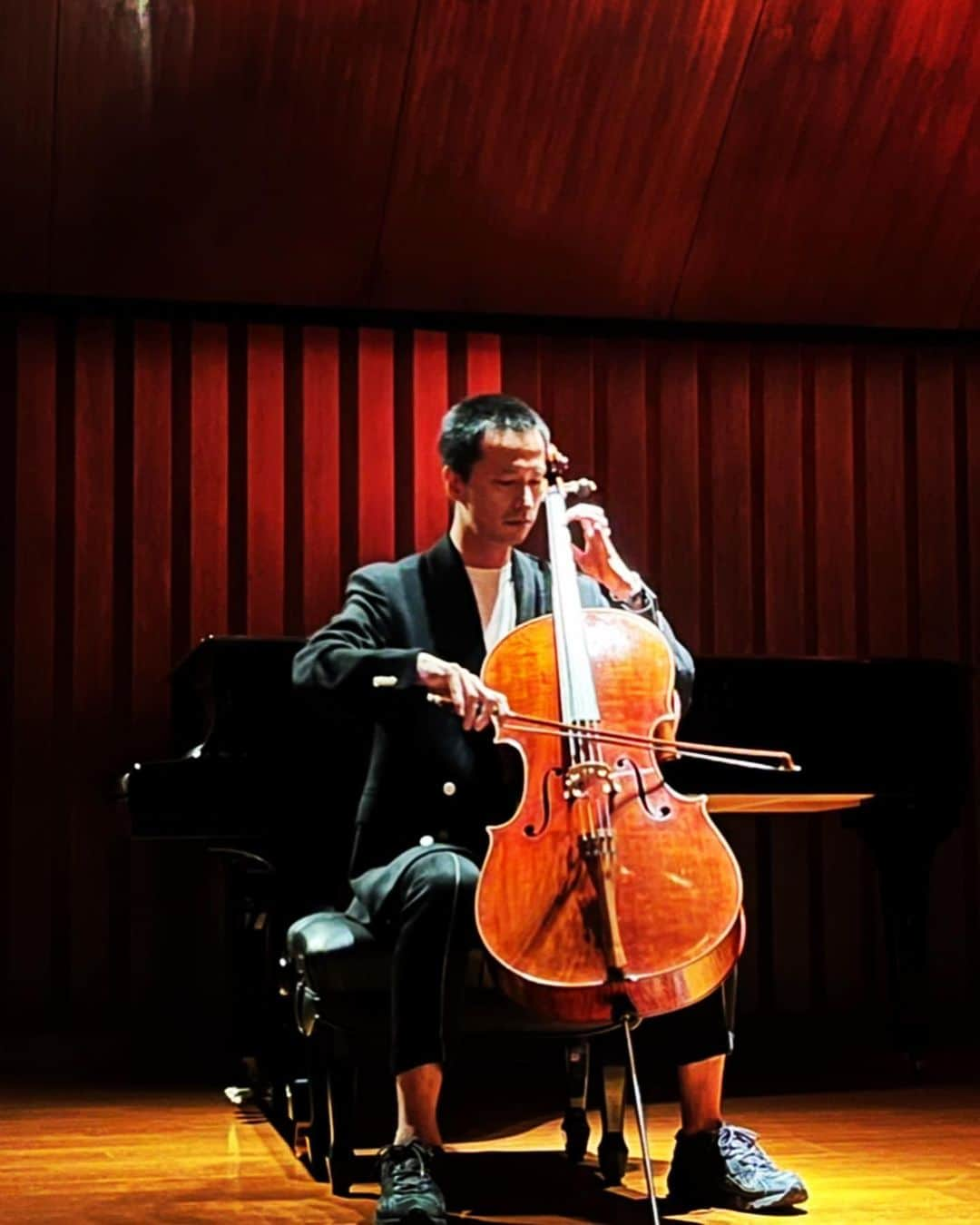 秋山真太郎さんのインスタグラム写真 - (秋山真太郎Instagram)「#yumba#magico#松脂#霞町音楽堂#cello」5月24日 14時13分 - shintaro_akiyama_official