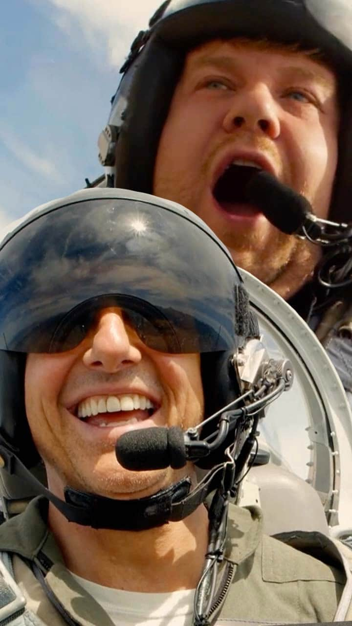 トム・クルーズのインスタグラム：「@tomcruise takes @j_corden on a terrifying thrill ride to see if he’s got what it takes to be his #TopGun wingman.   @topgunmovie is only in theatres May 27th!  #topgunmaverick #tomcruise #jamescorden #latelateshow」