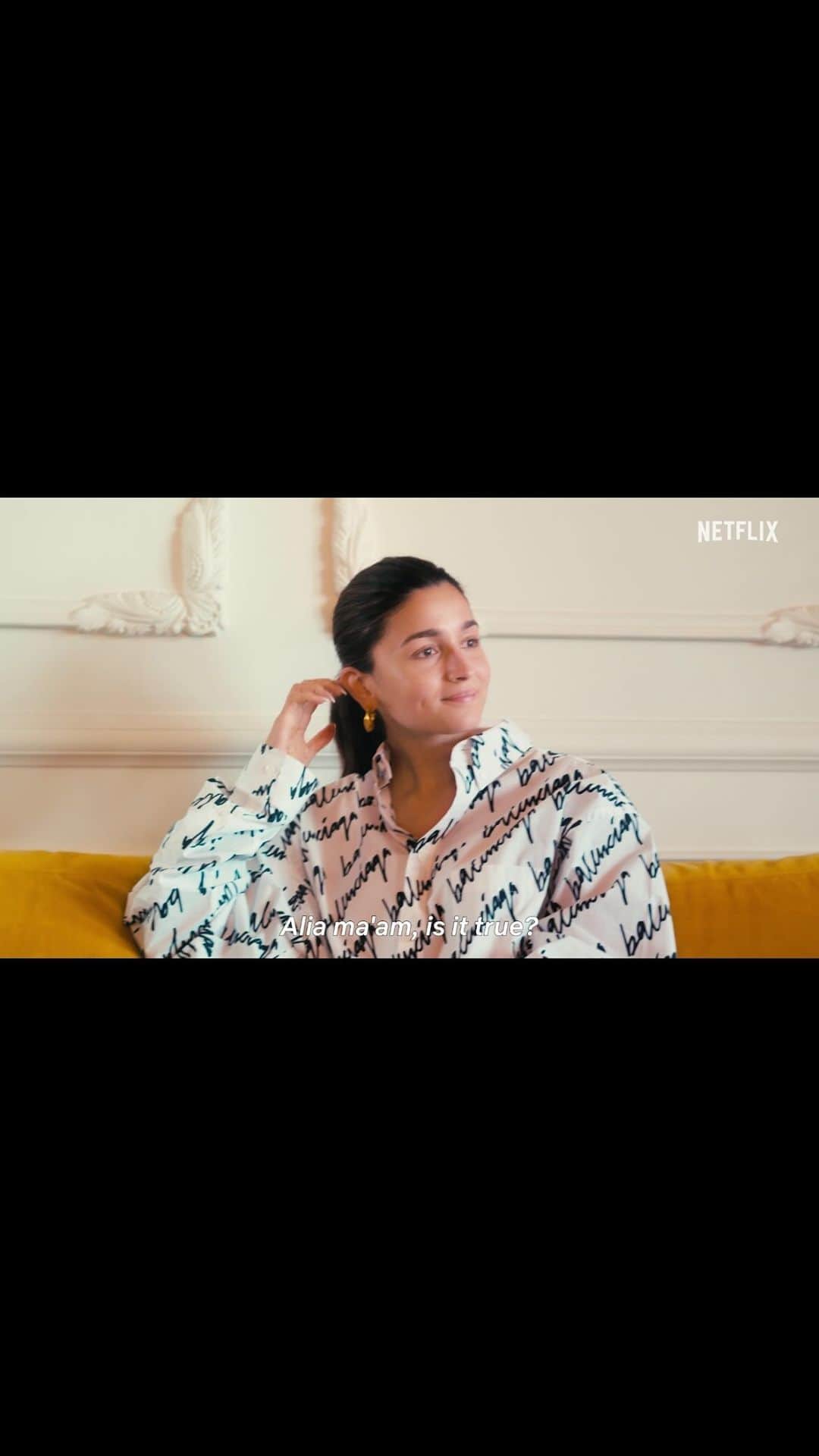 アリア・バットのインスタグラム：「Hey, darlings.   See you soons 👀❤️」