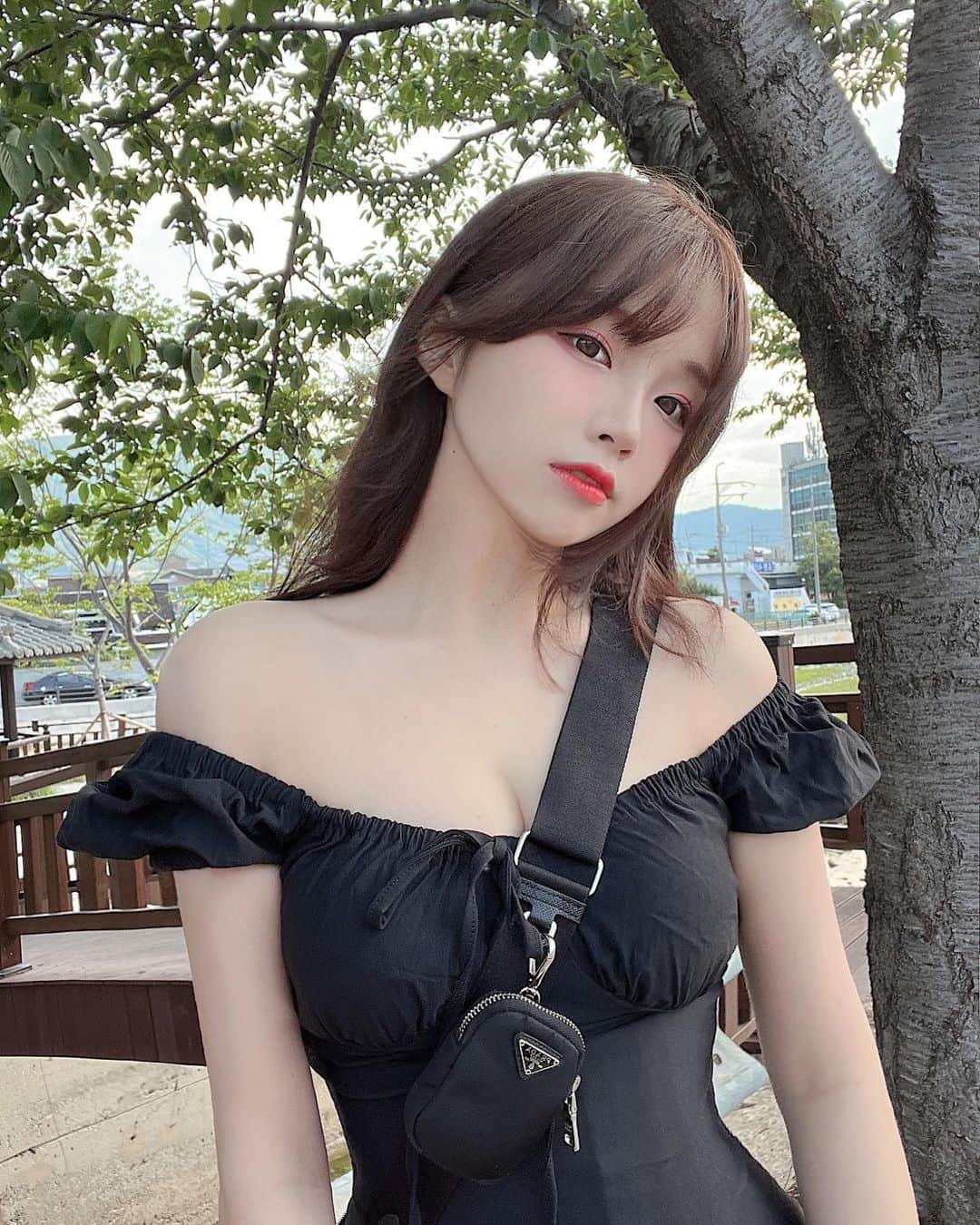 ココのインスタグラム：「날씨가 좋다 그쳐? 💚💛 The weather is so nice these days.」