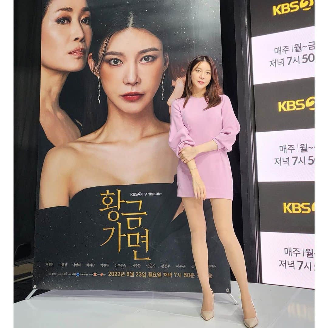 チャ・イェリョンのインスタグラム：「황금가면🖤  . @dolcegabbana 💕」