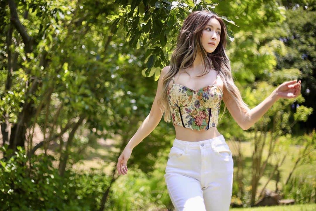 美咲あいりのインスタグラム：「💚🍃」