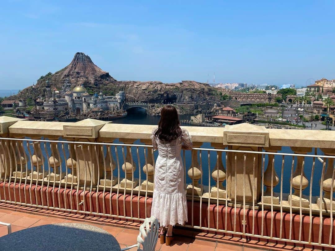 石原優衣さんのインスタグラム写真 - (石原優衣Instagram)「🌋  ディズニーに行くと仕事頑張ろうって思える😌そんな素敵な場所です🕊🕊🕊  あっという間に社会人2年目になりました🙁🌼  #ディズニー #ディズニーランド #ディズニーシー #ミラコスタ #ミラコスタルームサービス #テラスルームハーバービュー #テラスルーム #ハーバービュー #ハバテラ #disney #disneyland #disneysea」5月24日 15時47分 - yuyu_ishihara