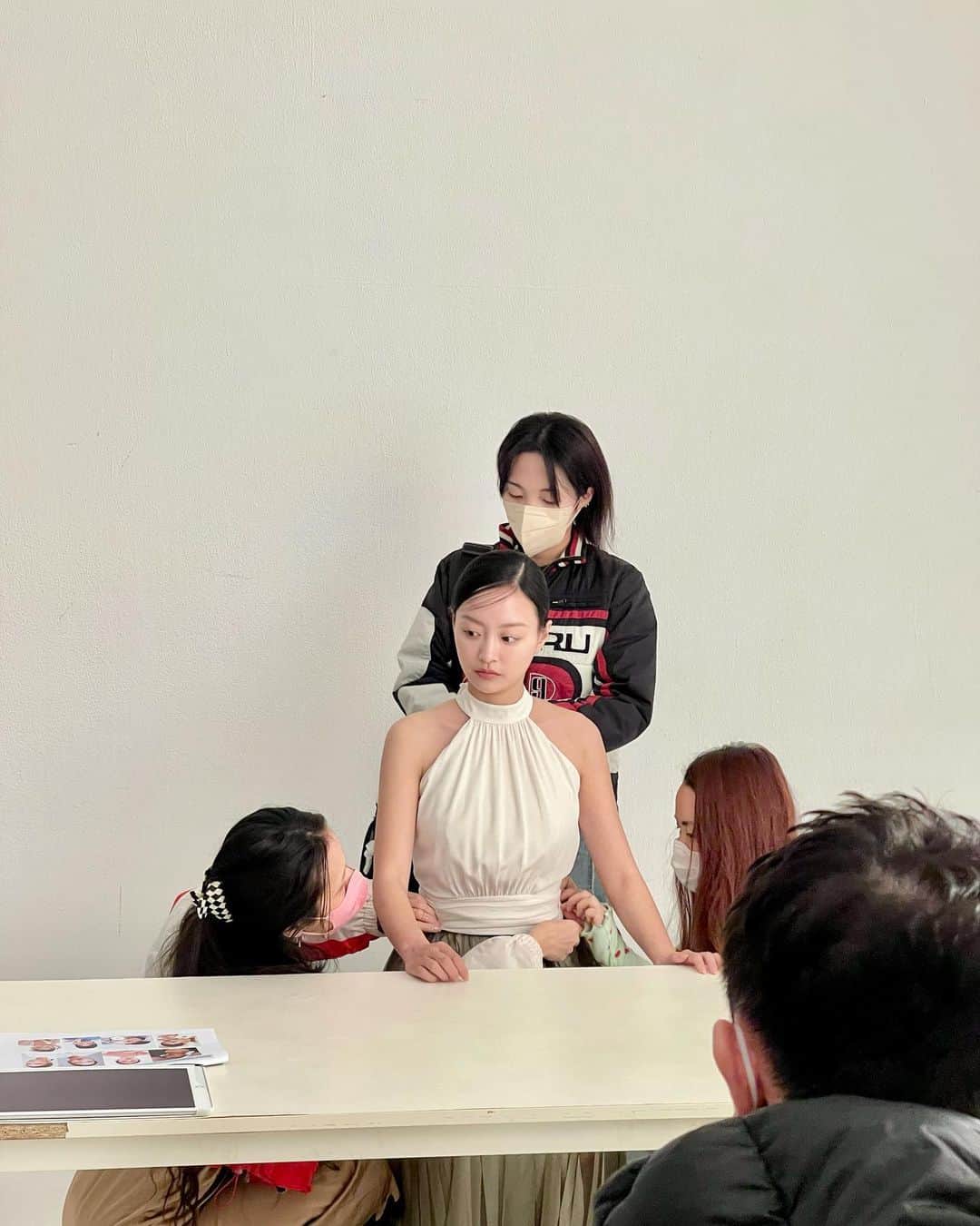 ᴅᴏᴜʙʟᴇsᴏᴜᴘのインスタグラム：「Behind the scene 📸 Love @innisfreeofficial」