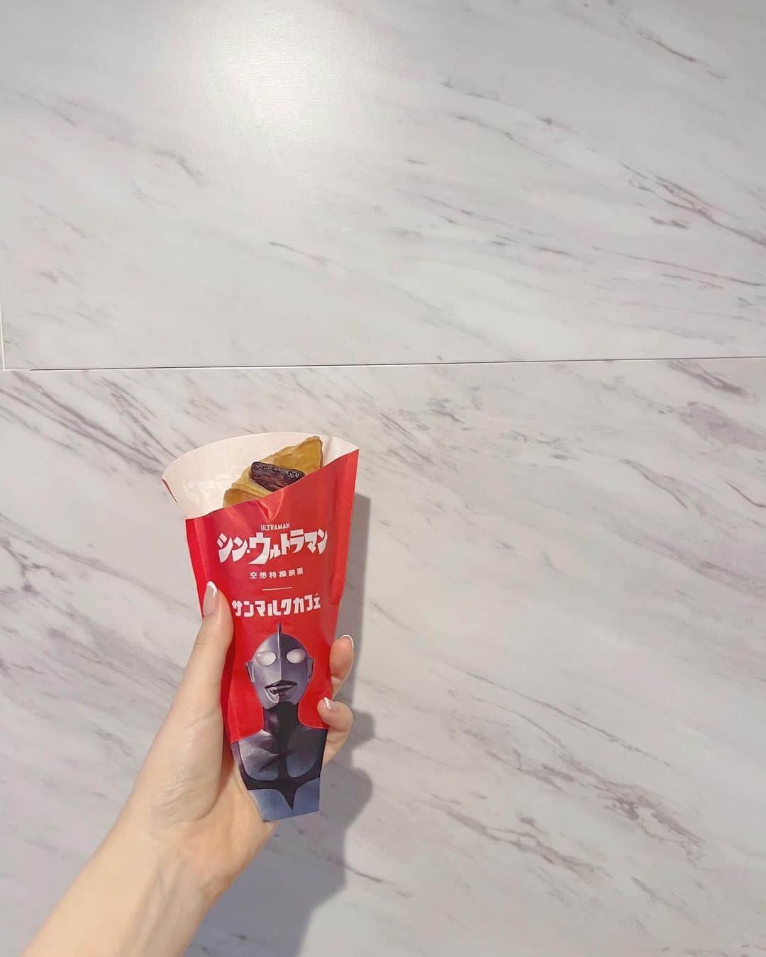 山根千佳のインスタグラム：「. . シン・ウルトラマン最高でした🧸🌼  私は小さい頃にウルトラQ.ウルトラマン. ウルトラセブンのDVDを全部観たくらい ウルトラマンと怪獣がだいすきなので…笑 オマージュが詰まってて懐かしい〜って ときめきながら観ることに成功しました。笑  せっかくなのでサンマルクカフェの チョコクロも久々に🍫♡  そして明日は中日新聞に 大相撲コラムが掲載されます！ぜひ！ . . #シンウルトラマン #サンマルクカフェ  #チョコクロ #映画鑑賞 #山根千佳」