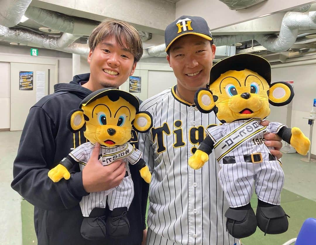 阪神タイガースさんのインスタグラム写真 - (阪神タイガースInstagram)「今日のヒーローは7回途中無失点の好投で今季3勝目をあげた西勇輝選手と、決勝タイムリーを打った大山選手です！ #今日のヒーロー  #西勇輝 選手 #大山悠輔 選手 #阪神タイガース  #イチにカケル！」5月24日 21時31分 - hanshintigers_official