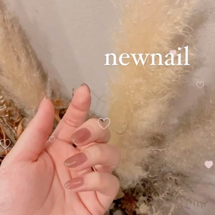 畠中清羅 のインスタグラム：「_  newnail🫶🏻💕  ブラウンカラーで透け感があって お気に入りの💅  いつも迷ったら大体これ♡  ネイルのデザイン決めるの苦手 なので大体ワンカラーが多い！  いつも大満足です♡  @d_nail_yamaguchi  thankyou❤️❤️」