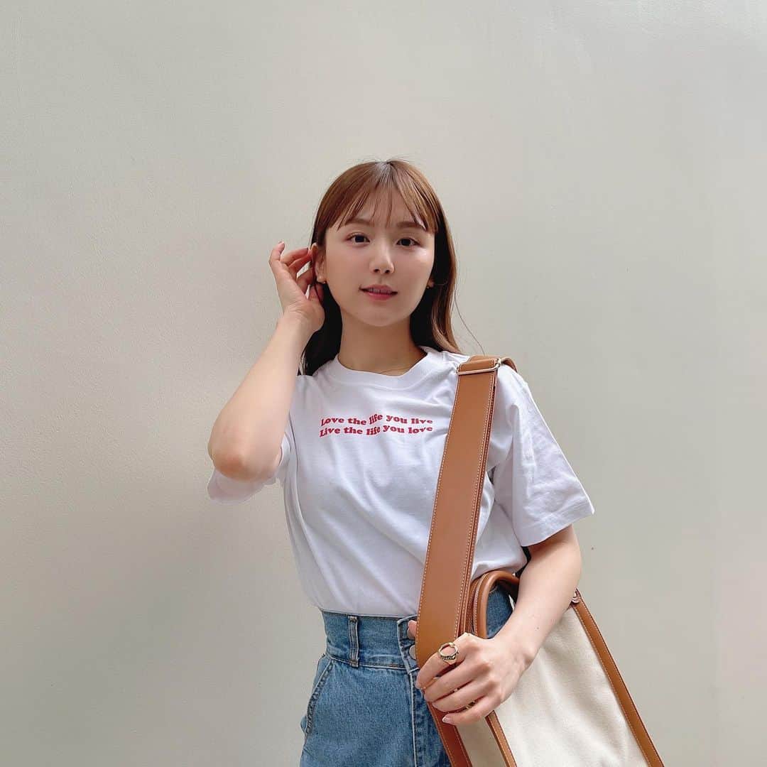 ひよんのインスタグラム：「❤️🤍  昨日も今日も明日もＴシャツ☺️👏ㅋㅋㅋ 今年は受注販売になるよ💛 期間内に注文してくれたら絶対ゲットできるからお見逃しなく💋 5/28〜6/6だよ🤭✨  @9unq.official   #tシャツコーデ #tシャツ #夏服 #ひよん #ひよん服 #9unq #クアンク」