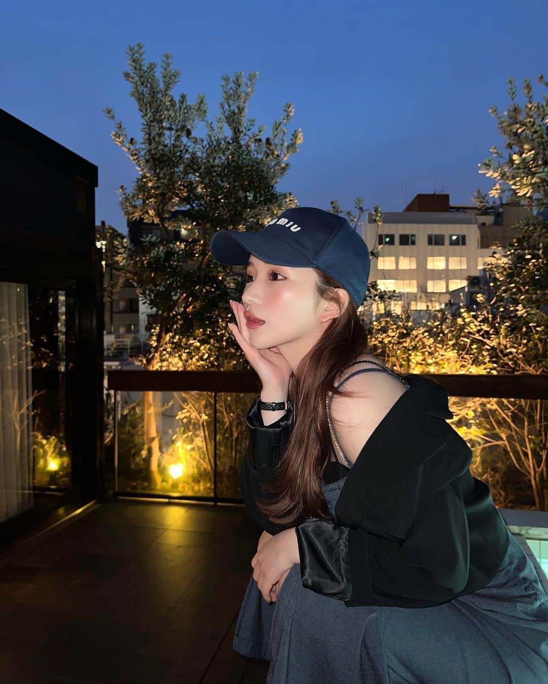 南りほのインスタグラム：「🖤🖤🖤」