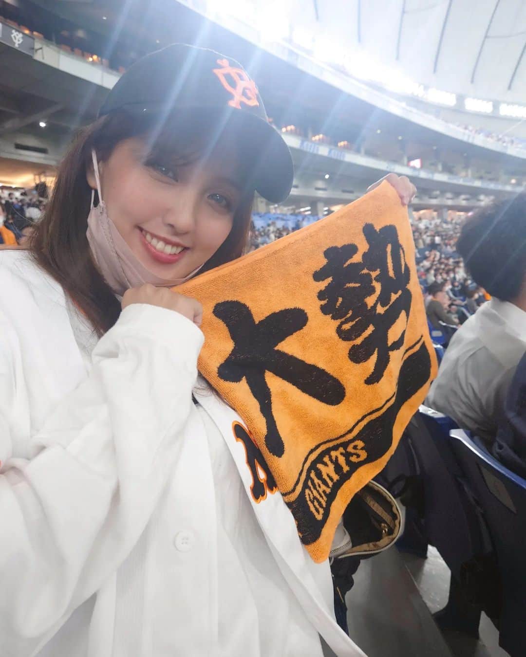 日里麻美のインスタグラム：「* ガチでしたを主張  交流戦はじまりましたね  交流戦一試合目は勝利！  * * *  【販売中】 💠抑えきれない胸の鼓動　DVD & Blu-ray Amazonなどで購入できます 💠グラビア学園　グラビア動画&デジタル写真集　Amazon、DMMで購入できます  【TV、Web】 💠さまぁ～ずチャンネル　『訳あり女』  💠YouTube　『ひさっちゃんねる』で検索  💠橋上秀樹アナライズTV アシスタントMC  【イベント】 💠６月後半頃からいろいろと * * * * #乳圧女 #着衣巨乳 #着衣でも主張　#ヒサグラ #大勢はガチ #36歳グラビア #おっぱいの大きいお姉さんは好きですか #hisato #熱い巨党」