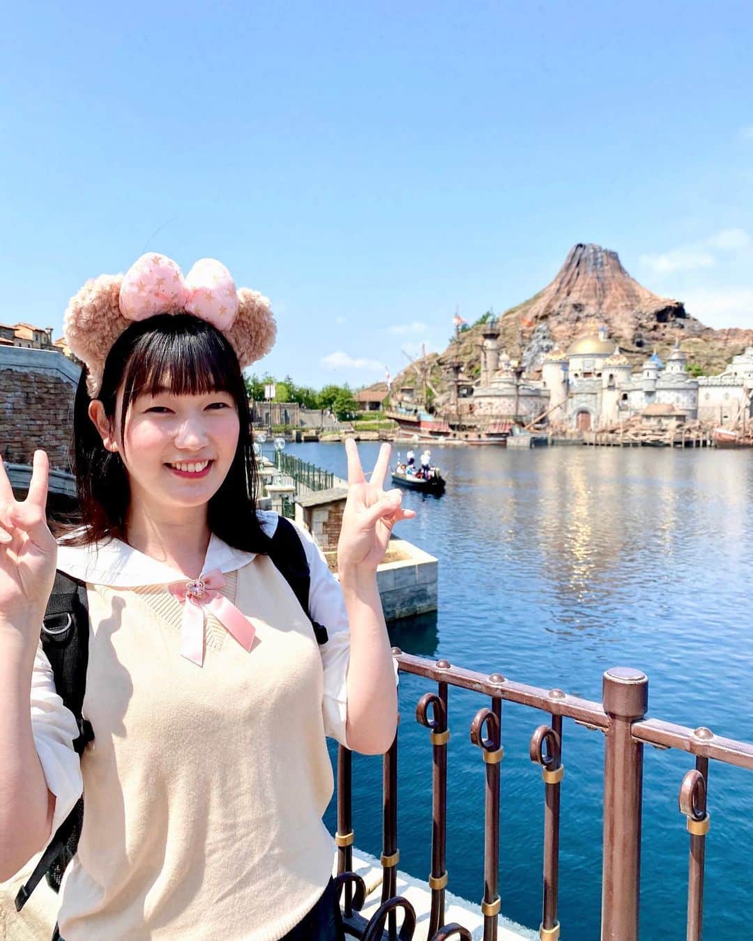 西原さつき（さつきぽん）のインスタグラム：「* ⁡ 本日36歳になりました☺️✨ 憧れだった制服ディズニーを…🎀 ⁡ 毎年、年を重ねるごとに今まで大切にしていたものが大きくなっていき、新しいことに挑戦できている感覚があります。とても恵まれた環境で過ごせていることに感謝です🙏 ⁡ すごくたくさんの方からおめでとうのご連絡を頂けて、とても幸せを噛み締めております。。。本当にありがとうございます😭 お返事、少しお待ちいただけると嬉しいです！ ⁡ 写真をたくさん撮ってしまったので、タイミング見つけてちょっとずつシェアさせて下さい！ ⁡ 恥の無い一年にし、支えて下さっている方たちに少しでもお返しが出来るように、一日一日を大切に過ごしていきます🙌 ありがとうございました！ これからも宜しくお願い致します♡」