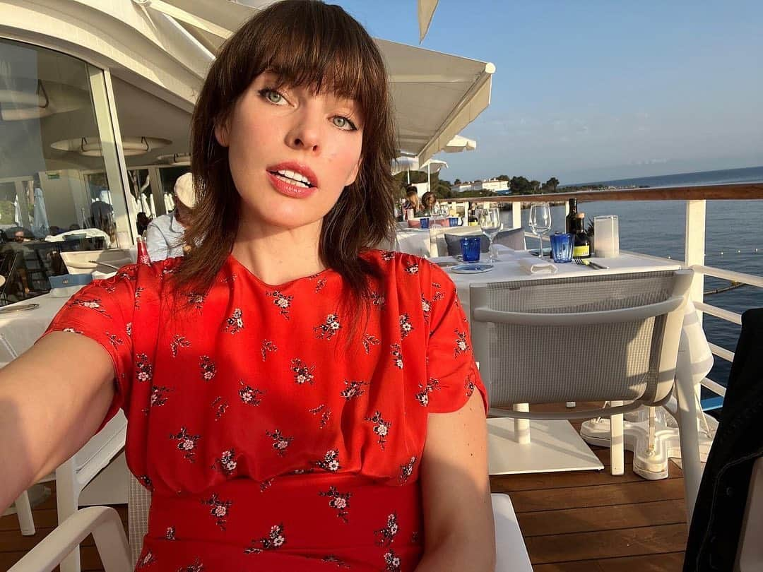 ミラ・ジョヴォヴィッチのインスタグラム：「I just can’t believe how lucky we are to be back in #cannes to support @amfar and the incredible work they do to raise money and awareness for AIDS and also COVID research. It’s been over 20 years that I’ve been working with this wonderful foundation and I’m so proud of all the amazing break throughs they’ve managed to fund over the years! #foundationforaidsresearch #cinemaagainstaids thanks @chrissbrenner for some of these awesome pics!!❤️💃🏻」