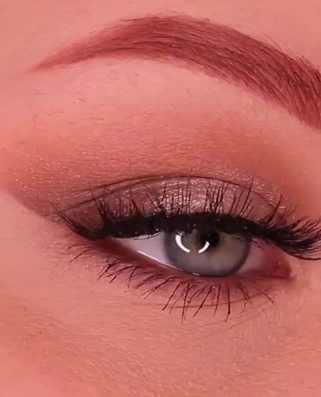 LORACのインスタグラム：「"I achieved this look using only the @loraccosmetics PRO Palette 3, their shadows do not disappoint. They’re in my top 5 of best eyeshadow formulas ever, creamy and pigmented - last all day (not sponsored, just love them) 👏" - @carabeautyxo...we love you, too AND we love this look!⁠ ⁠ Cruelty-free, Fragrance-free & Gluten-free⁠ ⁠ Available at @ultabeauty @macys @shoppersbeauty @amazon @nordstrombeauty & LORAC.com⁠ (shop #linkinbio!)⁠ ⁠ #LORAC #LORACCosmetics⁠」