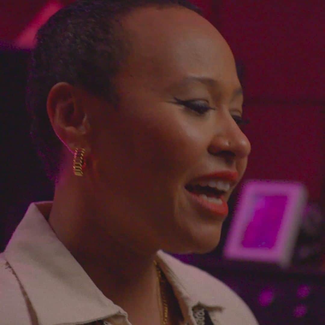 Emeli Sandéのインスタグラム：「The second episode of my Youtube series 'Rebirth' is here!!! Giving you some exclusive intel on Wait For Me and Superhuman  🦸🏽‍♀️ ⚡️⚡️⚡️💪🏽💪🏽 Watch the full video now at the link in my highlights」