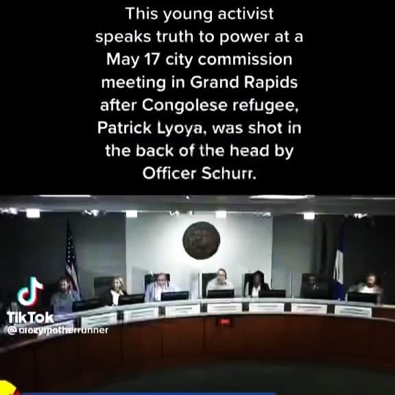 レイ・アレンのインスタグラム：「This young woman is 13 years old. She should be running through her neighborhood with her friends, riding bikes and having sleepovers. Instead she’s going to city commission meetings to tell adults that they need to be doing something about the senseless shooting of a young man in her community. As I am sitting here creating this post, there is an active shooting in Texas at a middle school where more people have lost their lives. Aren’t you all tired of turning the TV on and seeing this carnage? Hearing about another young black man killed by police but the same person that shoots up a school armed with assault weapons is arrested without bloodshed. We have a problem in this country people and it’s not a democrat or republican problem. It’s all of our problem! When are the adults in the room going to stand up and do something? We should all be embarrassed that we need children to come to meetings and air their grievances within our communities. Let children be children and will the adults in the room please step up and lead! Get rid of qualified immunity and let’s protect our kids and our schools. #thetimeisnow #loveyourchildrenmorethanguns」