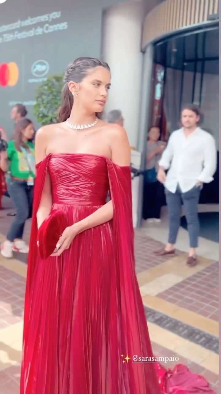 サラ・サンパイオのインスタグラム：「#cannes #cannesfilmfestival」