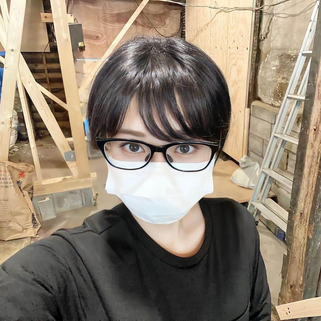 スーパーナブラのインスタグラム：「. . 京都古民家  色々問題起きて工事ストップしてました😭 今はほぼ耐震などの工事は終わったみたいです🏠  オープンまでもうしばらくお待ちを🙇‍♀️  ①現場で ②から④after ⑤before ⑥お店近くのスナックにご挨拶に🍸 ⑦お店近くのお好み焼きさん😋 ⑧京都のお気に入り蕎麦屋、尾張屋さん  #古民家 #改装 #京都 #京都グルメ #N-BAR」