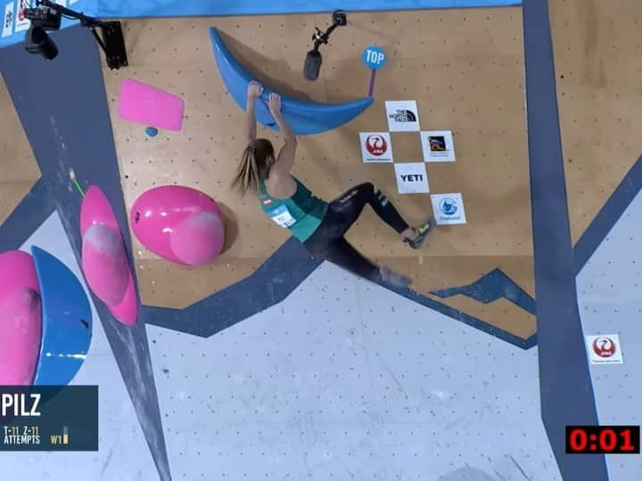 ジェシカ・ピルツのインスタグラム：「Here is my fav moment of the WC finals last weekend. Watch till the end to see my closest buzzer beater top of my climbing career so far. Definitely surprised myself with that one 🫣🥹 #worldcup #saltlakecity #buzzerbeater  @redbull @thenorthface @scarpaspa @austriaclimbing @heeressportzentrum @sporthilfe.at @tokyopowder」