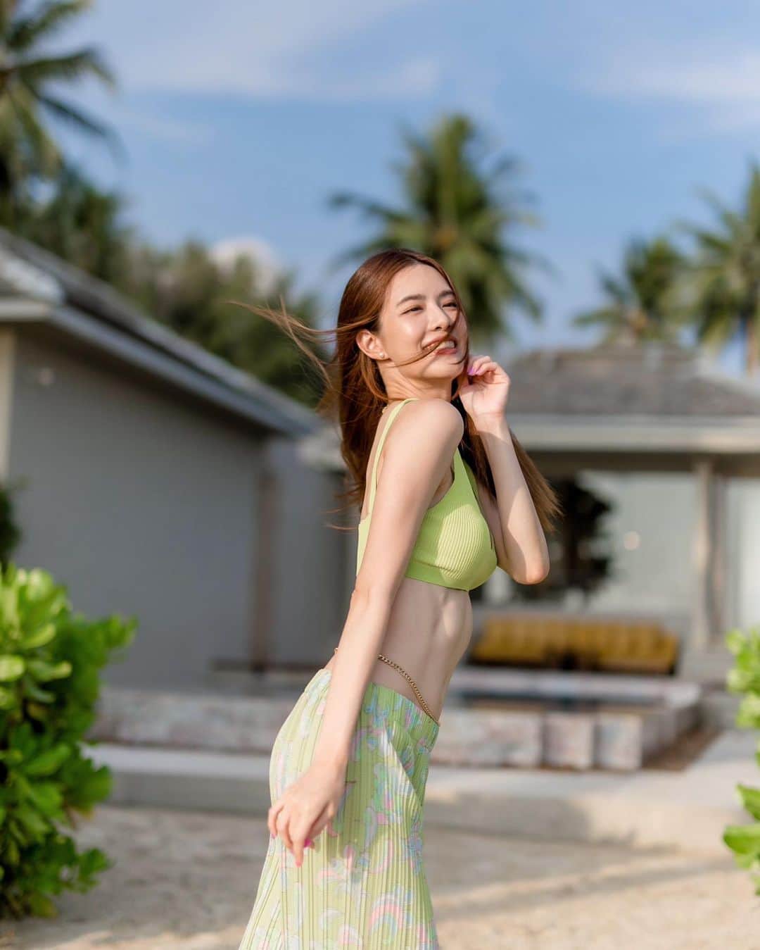 グレース＝カンクラオのインスタグラム：「🔫🦋☀️ไป! วอเอ๊ะๆๆๆๆๆๆๆ เช้าล้าว สดใสกันหน้อยยยย~ 😂 @devasom_resorts」