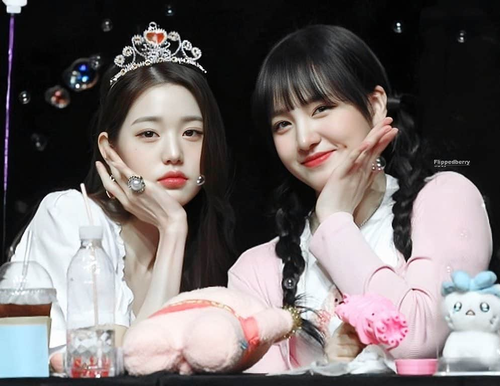 チャン・ウォニョンさんのインスタグラム写真 - (チャン・ウォニョンInstagram)「princess and her barbie friend 🥰  #IVE #아이브 #JANGWONYOUNG #WONYOUNG #장원영 #원영」5月25日 11時51分 - wonyoung__ive