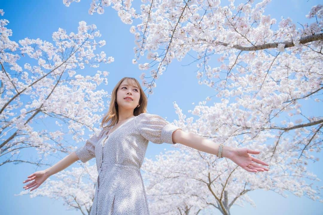 國嶋絢香さんのインスタグラム写真 - (國嶋絢香Instagram)「🌸🌸🌸  #プライベー旅 5月分の放送が始まります💗 1回目の放送は、今夜22時から🌙  5月の間は繰り返し放送されるそうなので 見られる地域の皆さんぜひご覧ください😌💕  ひと足先に見させていただきましたが 映像がとっても綺麗で見応え抜群でした👏🏻✨  テレビで初めて結婚生活についても話してみたり… ひゃあ〜！それは見られるの恥ずかしい🫣💭笑  　 work: @priva_tabi  photo: @okamototakuya_plusbe」5月1日 19時51分 - ayakakunishima