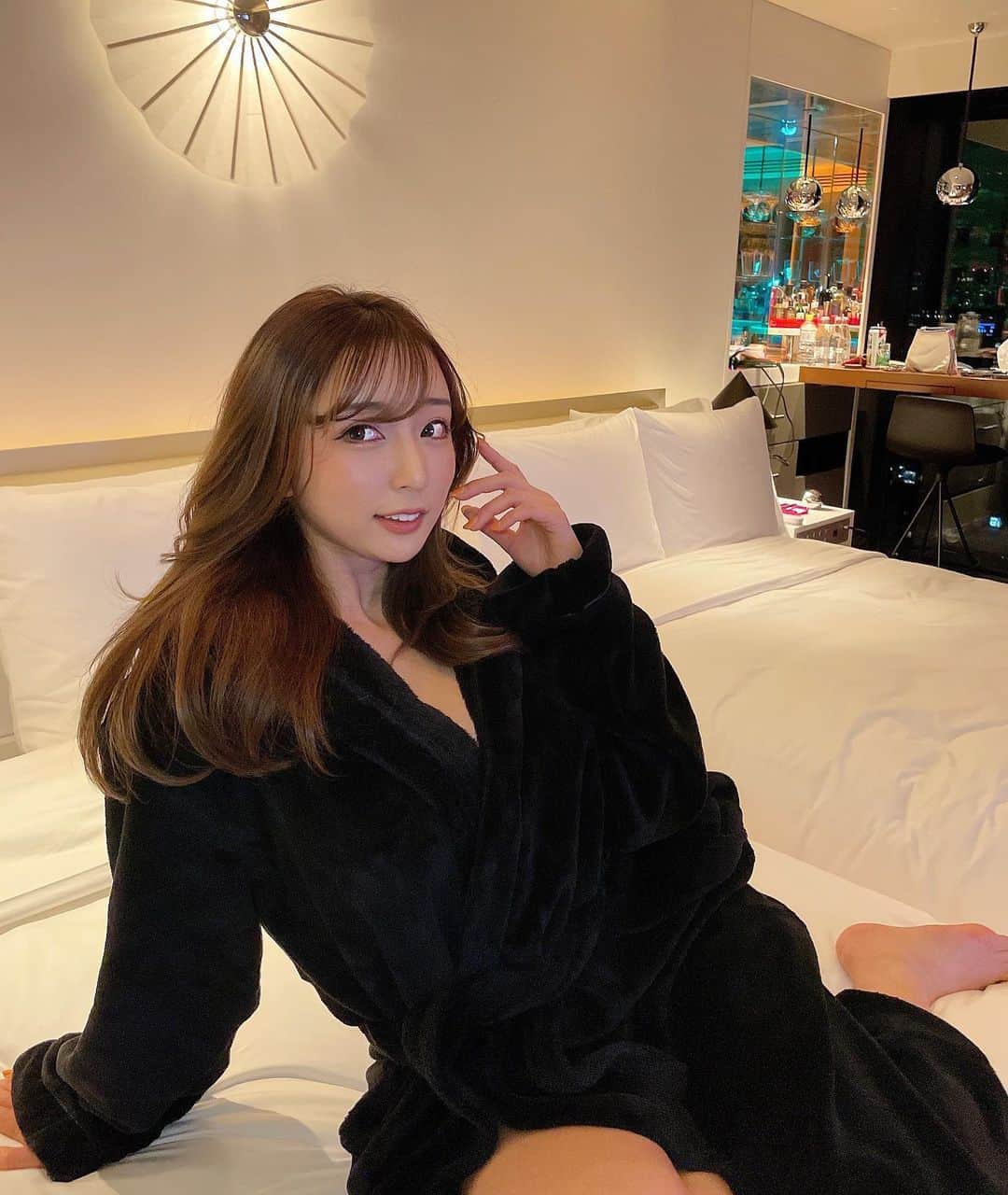 石田みかのインスタグラム：「GW大好き達とスタート☺️ . . みんなも大好きで大切な仲間達と楽しい時間を過ごせます様に😊✨ . . . #wosaka #whotel #w大阪 #大阪観光 #ホテル女子会 #ホテルステイ」