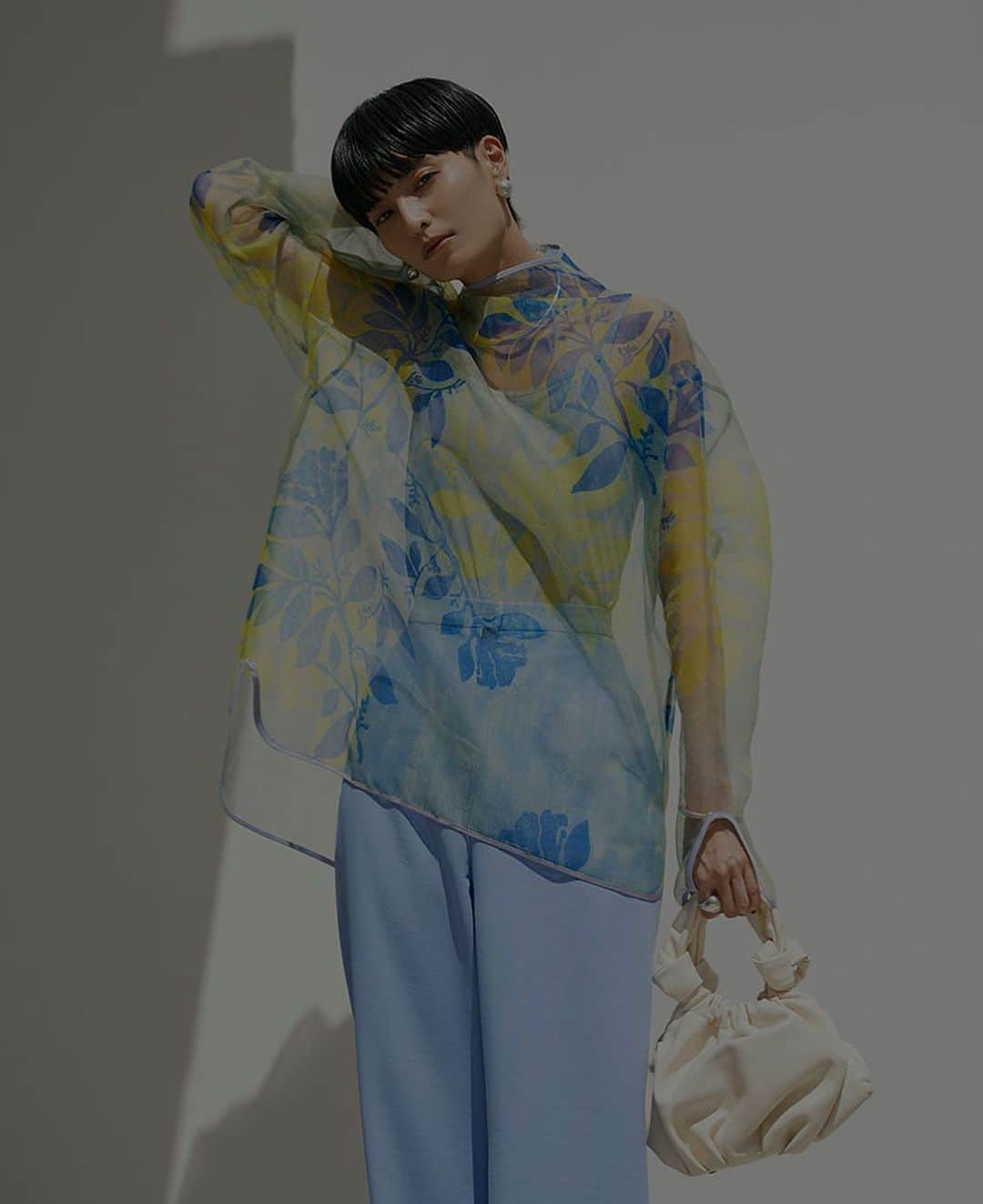 Ameri vintageさんのインスタグラム写真 - (Ameri vintageInstagram)「05.03(tue)12:00 MEDI ROLLER ART SHEER TOP will be released. . #ameri #amerivintage #shopping #fashion #japan #tops」5月1日 20時40分 - amerivintage