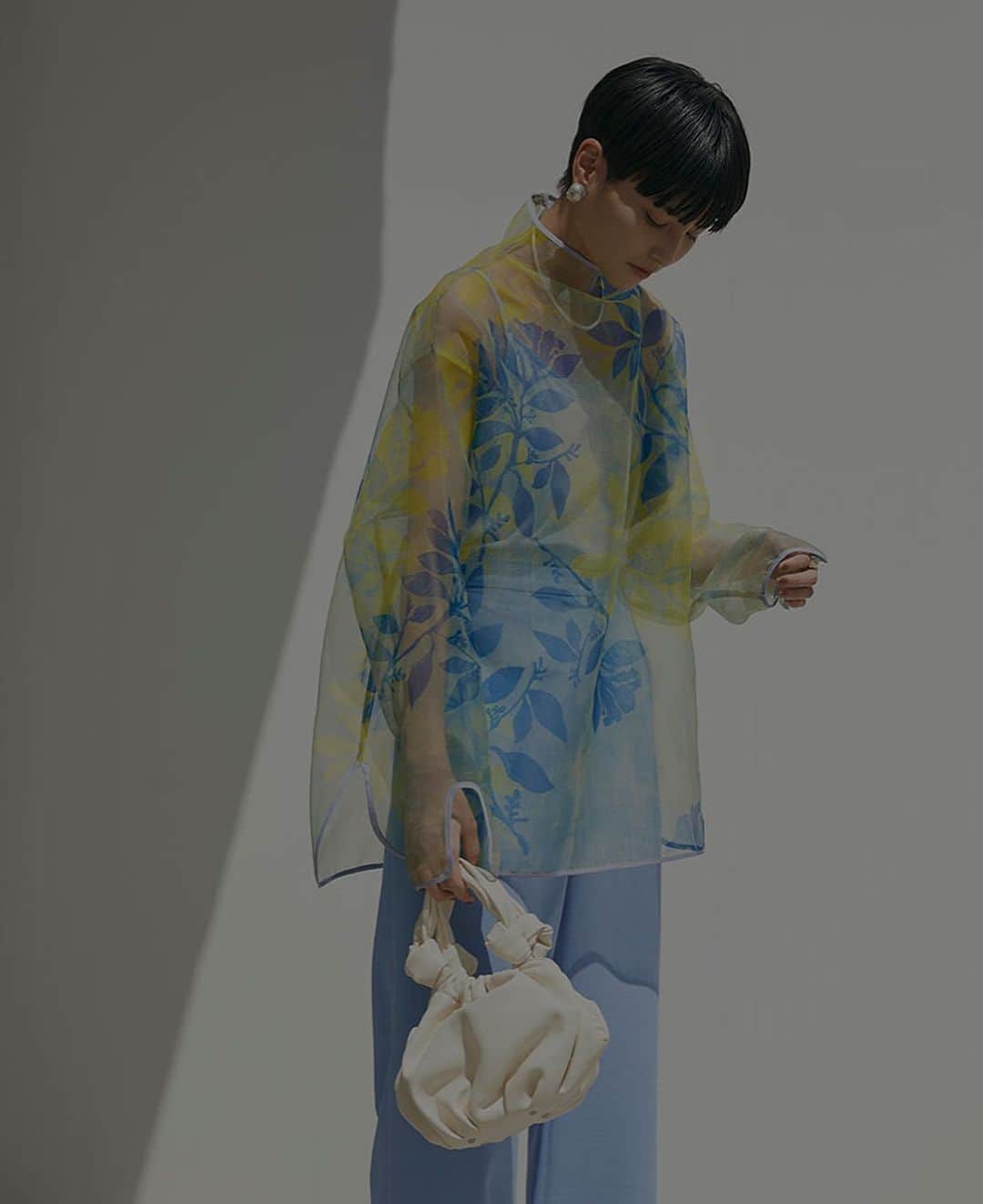 Ameri vintageさんのインスタグラム写真 - (Ameri vintageInstagram)「05.03(tue)12:00 MEDI ROLLER ART SHEER TOP will be released. . #ameri #amerivintage #shopping #fashion #japan #tops」5月1日 20時40分 - amerivintage