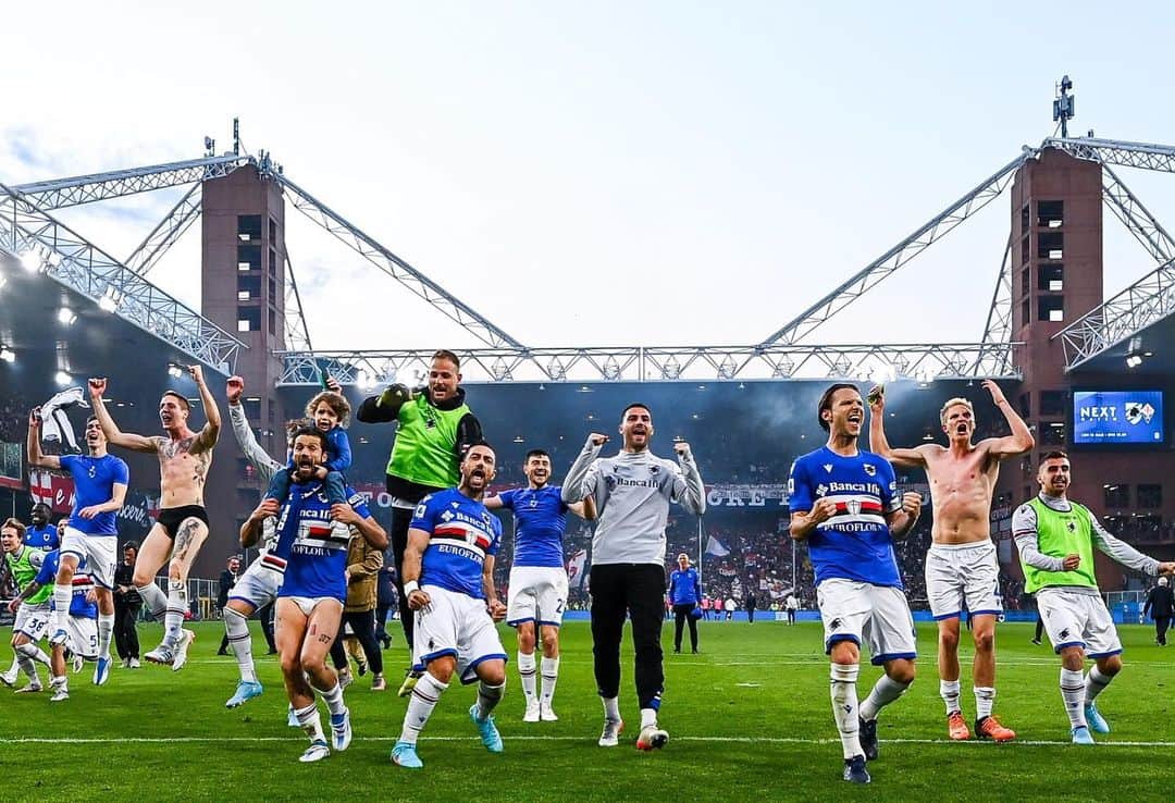 アルビン・エクダルのインスタグラム：「Buongiorno! 🔵⚪️🔴⚫️⚪️🔵 #FORZADORIA」