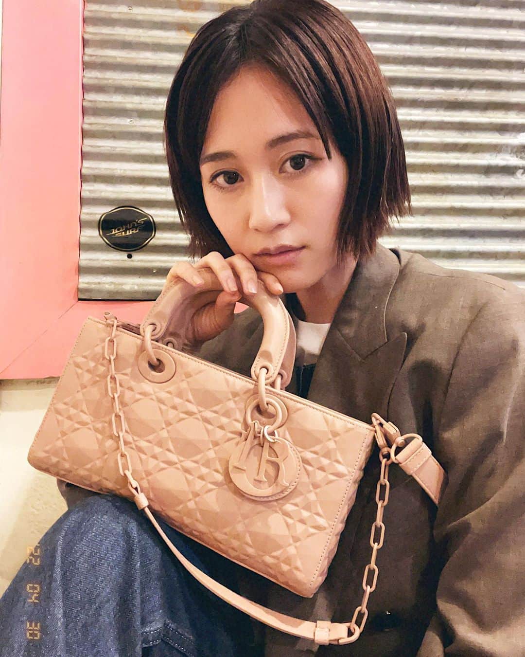 前田敦子のインスタグラム：「. 夏は皆様楽しみですか？🌞  私は夏は舞台が2本続き、 間には31歳になるので。 意味のある時間を大事な人達と、 メリハリある夏！だから楽しみ！  夏生まれだからか夏が一番好きだなぁ。  #LadyDior  #LadyDior は1995年に誕生したアイコニックなバッグ。 ファッションの楽しさをひきだしてくれます。  GWは六本木ヒルズのポップアップストアで  “LADY DIOR”の歴史や魅力も特別に体験できるそうです💛」