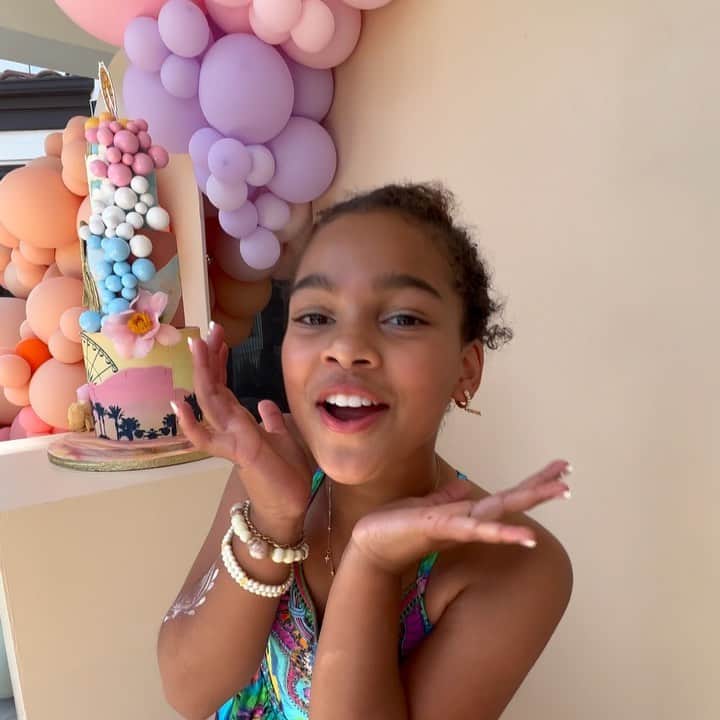 バウ・ワウのインスタグラム：「11… OMG I’m in so much trouble 😭 😢 🤣🤣 🎂」