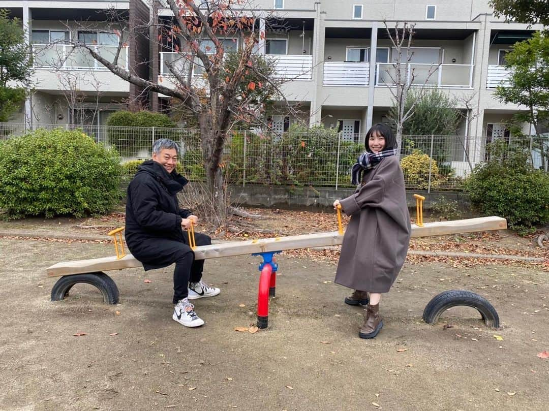 山崎潤のインスタグラム：「ドゲンジャーズハイスクール第4話  ご視聴ありがとうございます  真子と明峰の青春模様にキュンキュンして  僕も青春取り戻したいと涼子にお願いしてやってみましたが  爺さんが孫の世話してるみたいになりました  誰が爺さんじゃ！  #ドゲンジャーズ #ドゲンジャーズハイスクール」