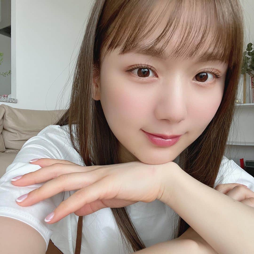 ひよんのインスタグラム：「🌴🌺  GWだけどできる時に撮影❣️ 来週旅行行くからそれを楽しみにがんばる😍 みんなは何して過ごすのー？🥰🥰  #ひよん」