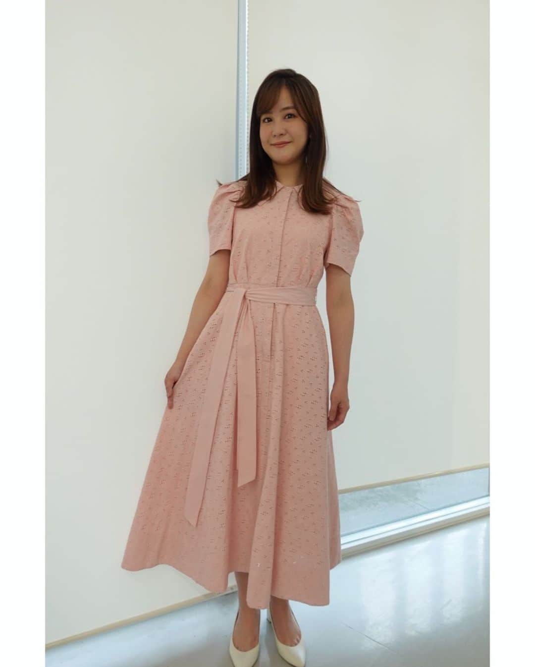 林美桜さんのインスタグラム写真 - (林美桜Instagram)「#GW  みなさんどんな風に過ごしていますか？🍀 私はただゴロゴロしてるだけです。悲しい  #ワイドスクランブル 衣装 木　1.2枚目 トップス・スカート @estnation_womens アクセサリー @tree.accessory  金 3.4枚目 ワンピース @celford_official アクセサリー @tree.accessory  だいぶ前のオンエアです🙇‍♀️ 5枚目 one-piece @mandassociates @troisiemechaco #アナウンサー#衣装#ootd#夏コーデ#gw#連休#fashion #accessory」5月1日 13時44分 - miou0hayashi