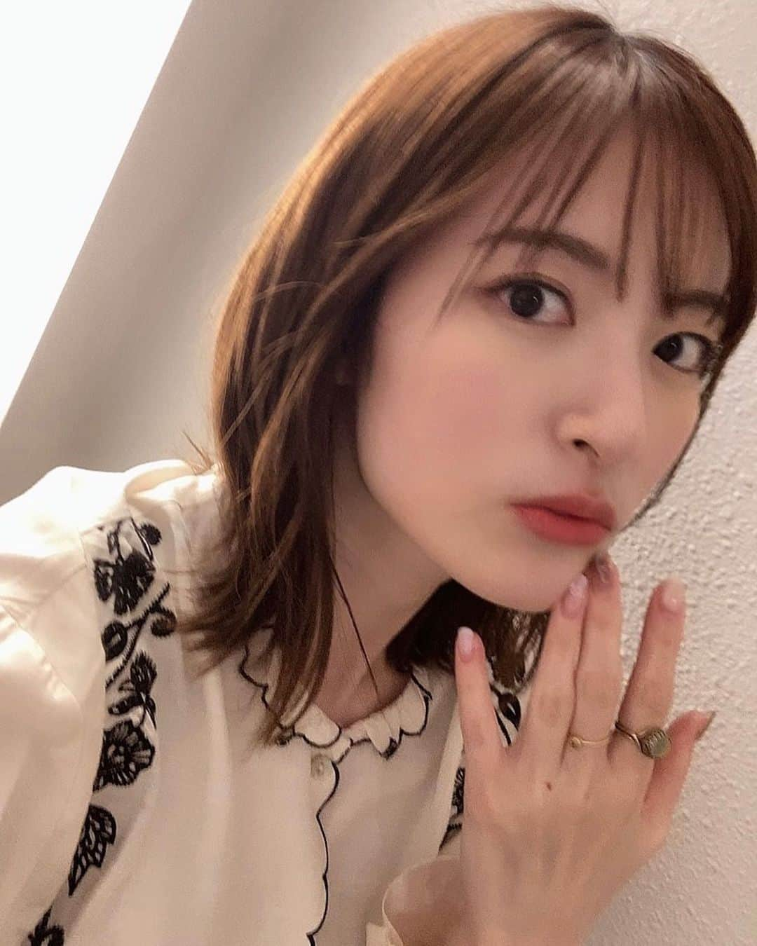 小松未可子さんのインスタグラム写真 - (小松未可子Instagram)「( ᐛ👐)ﾊﾟｧ みなさん！5月ですよ！  昨夜は、超声優祭2022 ディズニーっコらぢお　 マーベル&スター・ウォーズ特番  参加しました！  ムーンナイトにちなんで、 月の指輪で！ 月にご縁があってわたくしなんだか嬉しいです🌙⭐️  ムーンナイトTシャツも頂いちゃいました！ 沢山着ようっと！  手相占いで、闇を抱えし者第一位になった私です🔮  闇こし＼爆誕／🦹ﾖﾛｼｸｩ」5月1日 13時55分 - mikako_komatsu