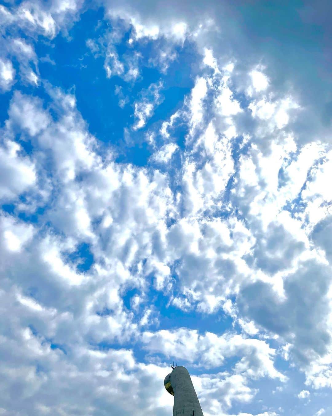 くっきー（川島邦裕）さんのインスタグラム写真 - (くっきー（川島邦裕）Instagram)「#❤︎ #空と #雲と #先と」5月1日 15時23分 - nikuguso_taro