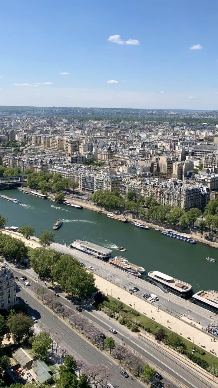 ふかしのインスタグラム：「エッフェル塔上からの眺め #paris #eiffeltower」