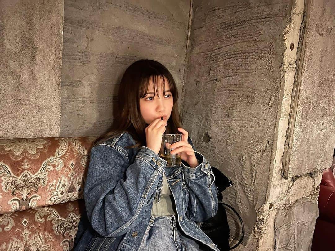 加藤玲奈のインスタグラム：「お友達と...☕️✨ 雨で前髪がボサボサ🫡」