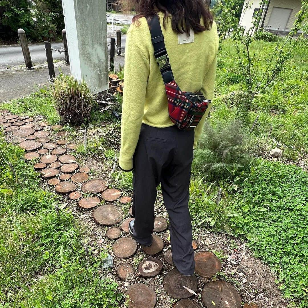 薮下柊さんのインスタグラム写真 - (薮下柊Instagram)「自然Vibes 🌲🌳🌱  野間の大けやきからは、神秘的なパワーを感じて、なんか凄い力を分けてもらえた気がしました💚 リフレッシュできた1日でした✨  #能勢」5月1日 18時04分 - __yabushita_shu__