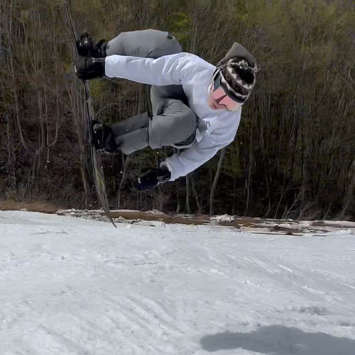 国武大晃のインスタグラム：「スノーボードは自分を表現できて自分に力をくれる。 大会ばっかりでやっと落ち着いてきた、春のスノーボードが1番気楽でおもろい😚 @47parkdiggers ありがとうございました🍃 ーーーーーーーーーーーーーーーー @daia_okajima 🎥 #snow #snowboard #snowboarding #spring #春 #スノーボード #白馬」