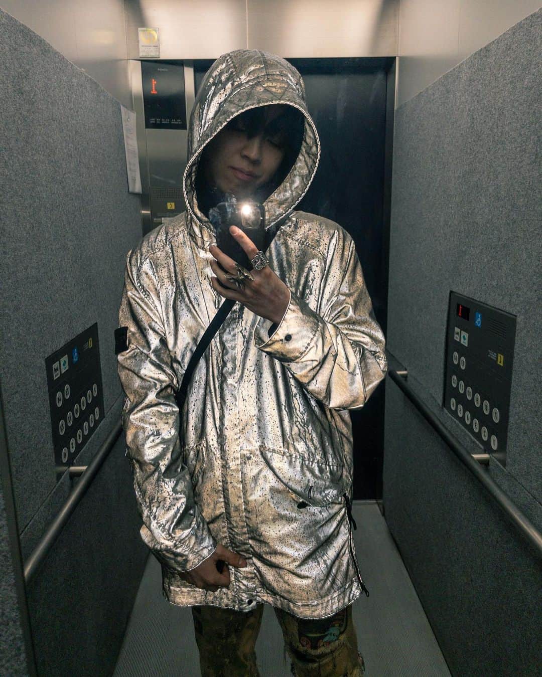YOSHI（よし）のインスタグラム：「I hate fucking rain🌊」