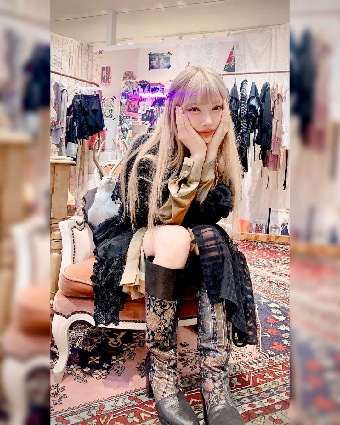 東佳苗のインスタグラム：「rurumu: 2021 spring/summer🐇💐🐍 "symbiosis" snap  #rurumu #rurumu2021ss #rurumusnap」