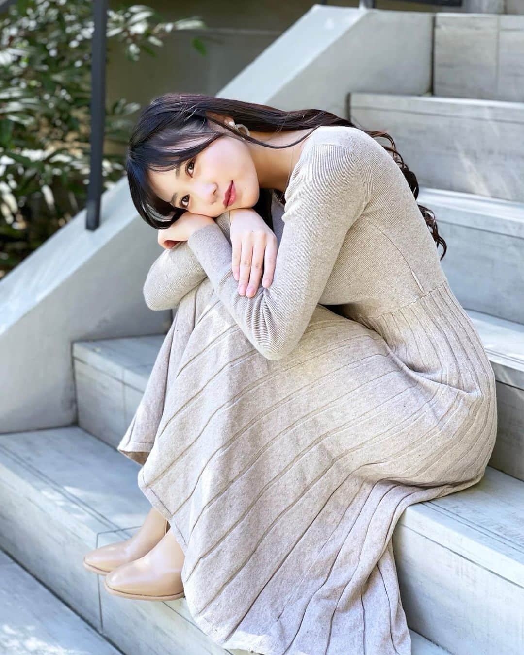 のインスタグラム：「昨日の発表にたくさんの反応ありがとうございます…！ みなさんからのコメントやメッセージ 全て読ませていただいてます☺️ ⁡ SNSもまた更新していくので 見て下さったら嬉しいです。 ⁡ ⁡ #横野すみれ」
