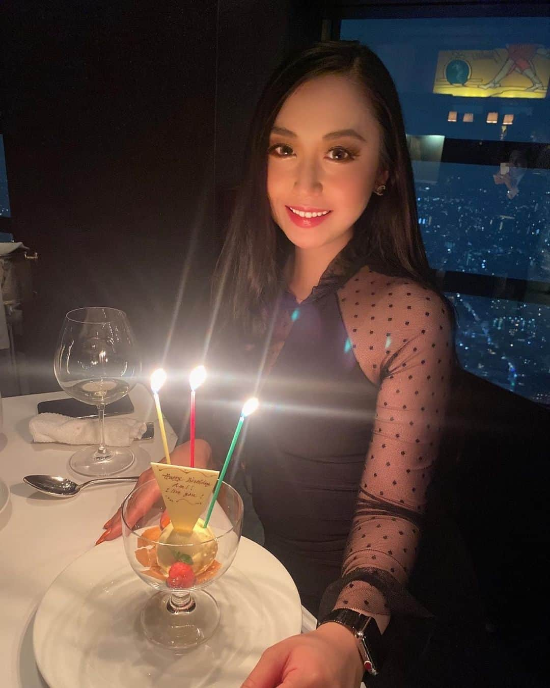 岩上愛美のインスタグラム：「I haven’t been to Shinjuku in a while but tonight reminded me why it’s such a wonderful place😊🥂✨  @newyorkgrill #newyorkgrill #shinjuku #dinner」